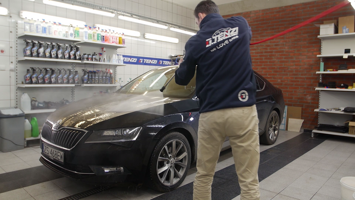 Автошампунь с воском для ручной мойки (концентрат) Tenzi Car Shampoo & Wax (600мл)